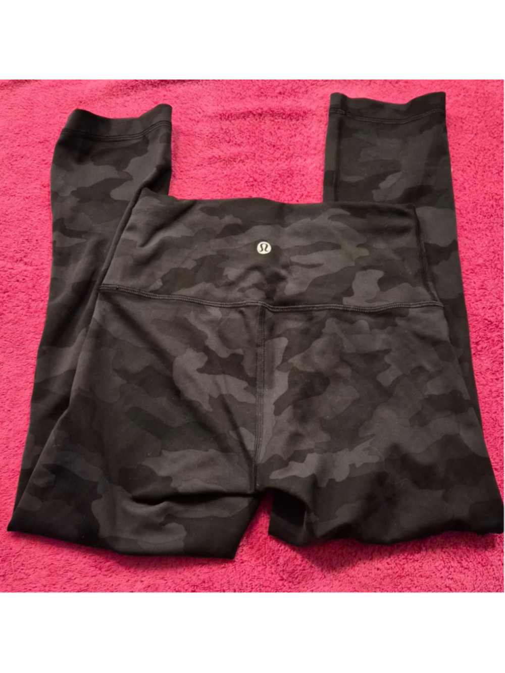 Women's Lululemon Leggings Size 4 Black Grey Camo Print